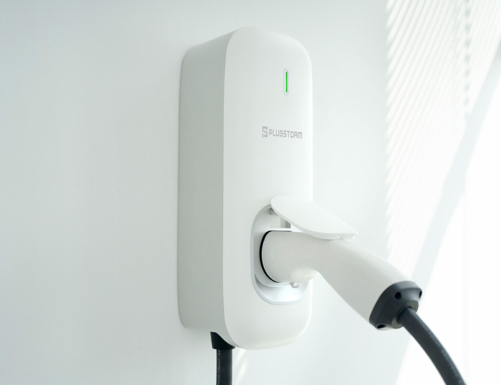 Elektromos autó fali töltő PlugStorm Smart Wallbox 11kW 3x16A csatlakozóval